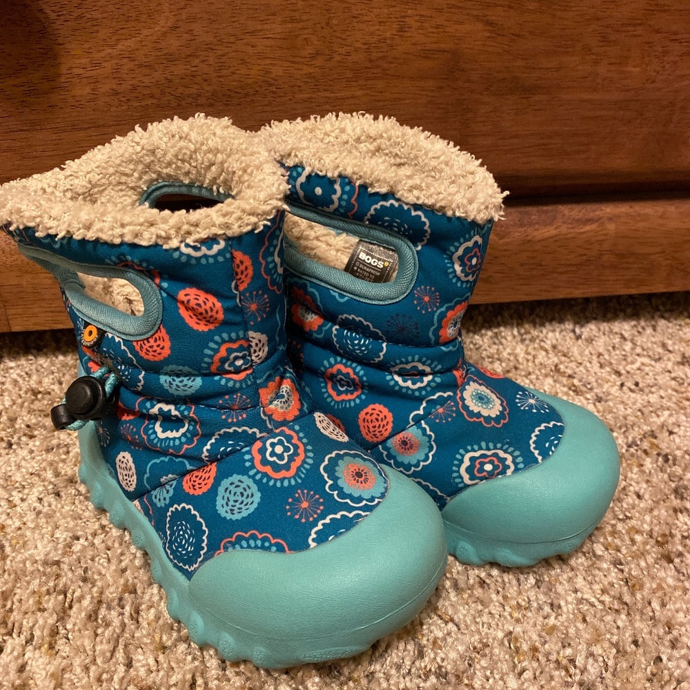 Infants BOGS in used like new condition